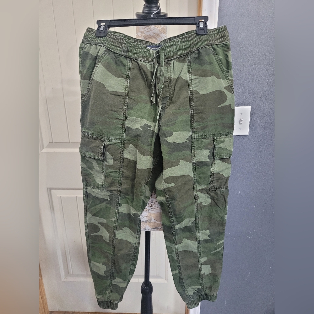 ABERCROMBIE & FITCH CARGO,CAMO JEAN'S